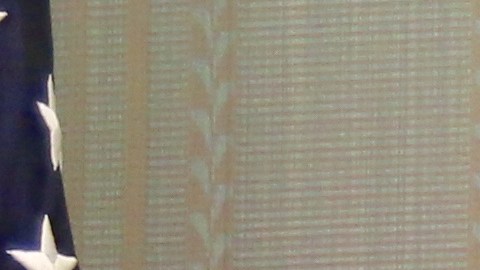 Rodeado de activistas a favor de los alivios migratorios, el senador demócrata por Nueva Jersey, Bob Menéndez, acusa a los republicanos del Congreso de querer "engañar" al Tribunal Supremo.