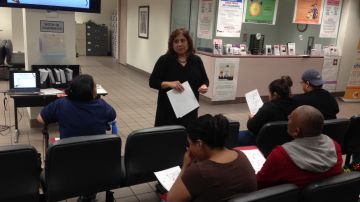 Las clases en el consulado de México son en español y ayudan a padres a recuperar la custodia de sus hijos. /ISAÍAS ALVARADO
