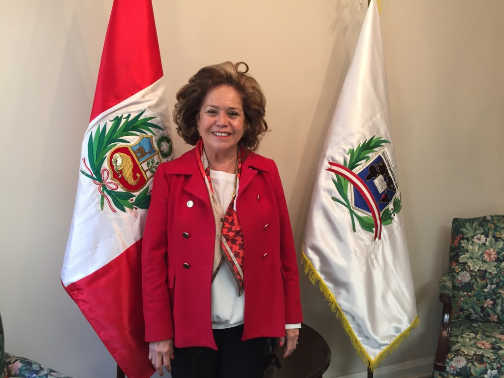 La cónsul general de Perú en Nueva York, María Teresa Merino de Hart.