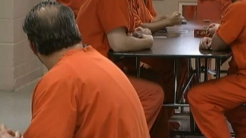 Varios reos han denunciado ser víctimas del acoso de los comisarios del Sheriff.