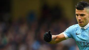 "Kun" Agüero pudo hacer poco para marcar diferencia en favor del Manchester City.