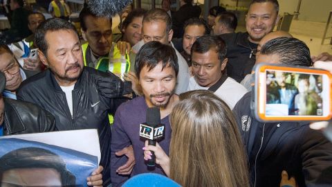 La llegada de Pacquiao a Los Angeles fue esperada por muchos.