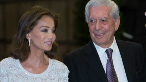 "Por fin he sabido que la palabra felicidad tiene nombre y apellido: Isabel Preysler", declaró el escritor ante sus invitados.