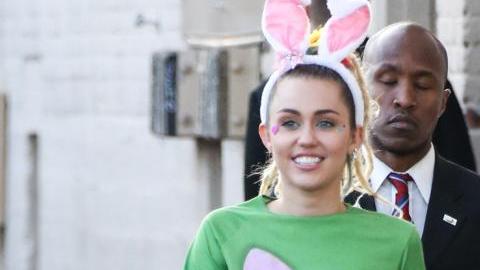 Miley reveló que la historia giraría en la década los 60, en pleno auge del movimiento hippie en Estado Unidos.