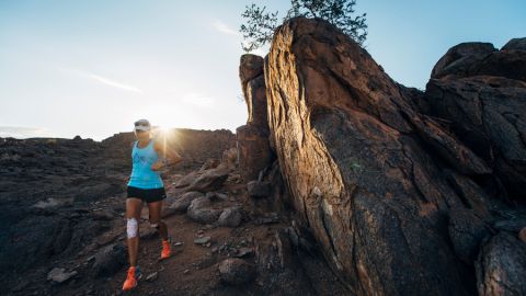 Mina Guli, originaria de Australia, no dejó de correr maratones por cerca de dos meses en los climas más extremos del planeta. Lo hizo con causa.