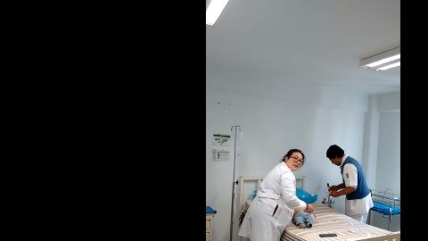 Doctora afirma que carecía de material médico para atender al menor.
