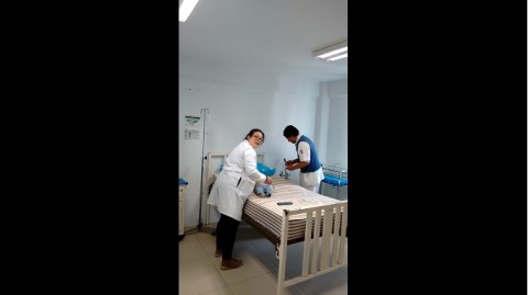 Doctora afirma que carecía de material médico para atender al menor.