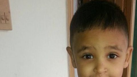 El conflicto por la custodia de Iftikhar Ahmad, de 4 años, refleja el problema que divide la Cachemira administrada por India y la pakistaní.