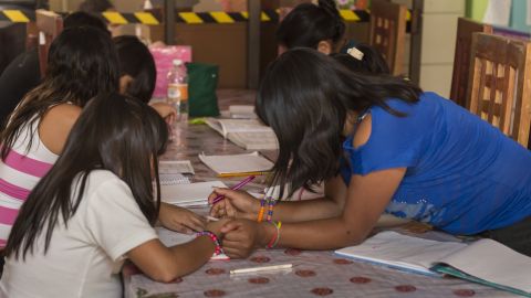 Niñas en uno de los pocos refugios, Casa Alianza en Ciudad de México.