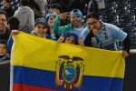 Aficionados ecuatorianos en las gradas del Yankee Stadium.