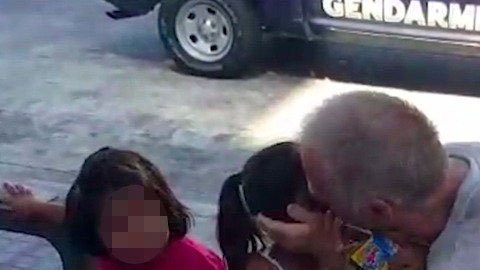 Canadiense es denunciado por besar a niñas en Acapulco.