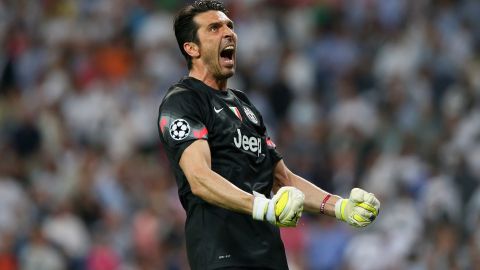 El veterano Buffon,
una institución futbolística en Italia.