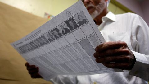 En elector de la contienda republicana en Toa Baja, Puerto Rico