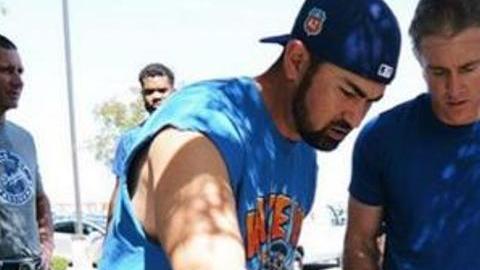 Adrián González supervisó que todo estuviera en orden.