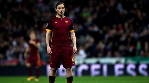 Totti no quería marcharse del Bernabéu sin tener en sus manos el jersey de quien considera todo un "campeón".