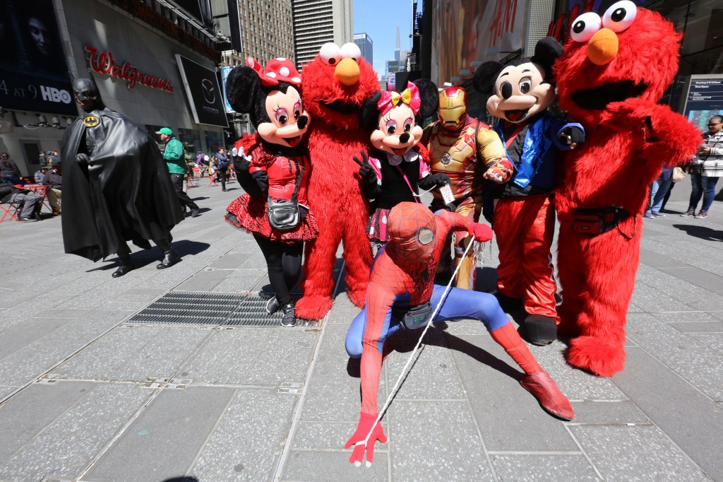 Se estima que actualmente trabajan en Times Square entre 104 a 123 personajes disfrazados. 