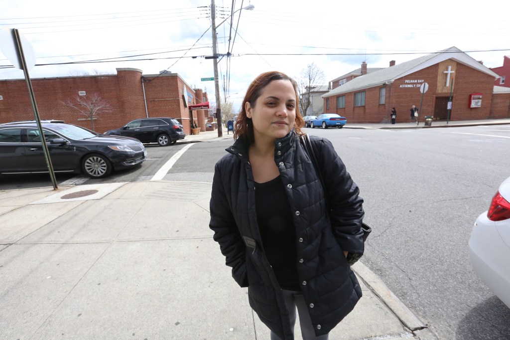 Shirley Austin nos contó que suele ir a las pizzerías del barrios, porque tienen buena comida. Mariela Lombard/El Diario NY