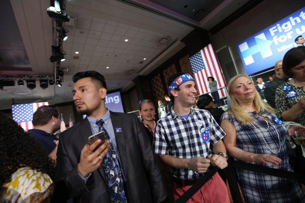 Preparados para la fiesta de la candidata Hillary Clinton. 