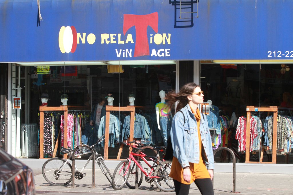 No Retalion vintage en la Primera Avenida. Nuestros Barrios. Recorriendo la Primera y Segunda Avenida entre la Calle 14 y Houston en Manhattan. Photo Credito Mariela Lombard/El Diario NY.