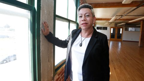Bamby Salcedo, fundadora de TransLatina Coalition, dice haber sido víctima de maltrato mientras estaba en un centro de detención privado. (Foto: Aurelia Ventura/La Opinion)