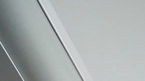 La operadora de trenes, Gladys Reilly, de El Salvador, es una de las 26 latinas que trabajan en este rubro.  (Photo Aurelia Ventura/La Opinion)