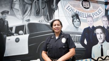 La capitana de LAPD en Foothill Division Elaine Morales (Aurelia Ventura/ La Opinion)