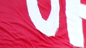 04/18/16/ LOS ANGELES/Inmigrante Maria Amaya, con su hijo Albert Diaz, durante una conferencia frente al edificio Edward R. Roybal, donde líderes sindicales, inmigrantes y activistas pidieron a los jueces de la Corte Suprema desbloquear las acciones ejecutivas que prometen sacar parcialmente de las sombras a millones de indocumentados que han echado raíces en este país. (Foto Aurelia Ventura/ La Opinion)