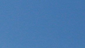 Activistas y estudiantes de la secundaria Santee se manifestaron ayer frente al plantel, luego de una trifulca ocurrida el martes con miembros de un grupo antigay. /AURELIA VENTURA