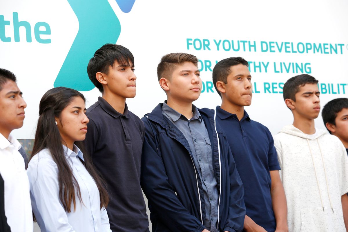 (Foto archivo, 2016) Estudiantes del Distrito Escolar Unificado de Los Ángeles en una conferencia de prensa de la organización YMCA.