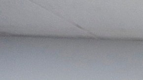 Carolina Moran y su hijo Angel Gallegos, ayudan a preparar los carteles para la marcha del 1 de Mayo en Los Ángeles.