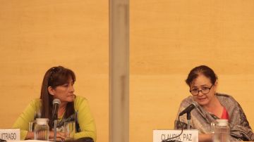 Las integrantes del grupo interdisciplinario de expertos independientes (GIEI), Ángela Buitrago (i) y Claudia Paz (d), participan en el seminario Ayotzinapa y el GIEG balance y lecciones en Ciudad de México.