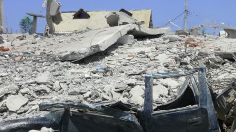 Un vehículo destrozado durante el terremotoImage copyrightMatias Zibell
Image caption
Los damnificados indicaron que no tuvieron tiempo de intentar escapar.
