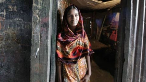 Abandonada como una esposa con sólo 16 años, Asma lucha por mantenerse independiente.