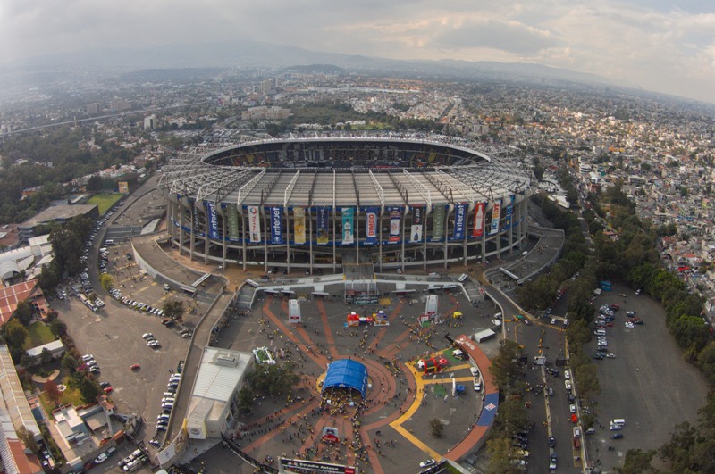 México va con todo por la sede del Mundial de futbol de 2026 | La Opinión