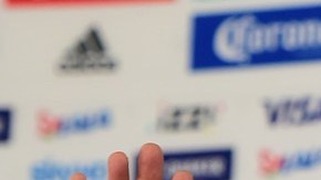 Leonardo Cuellar durante la conferencia de Prensa en la que presentó su renuncia a la selección mexicana femenil de futbol.
