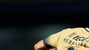 Festejo de gol de Gerardo Alcoba de Pumas.