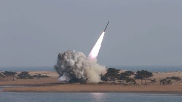 Corea del Norte lanzó hoy un proyectil balístico hacia el mar de Japón, informó el Ministerio de Defensa de Seúl, en una nueva prueba armamentística de Pyongyang tras sus test nuclear y de misiles que han elevado la presión internacional sobre el régimen.