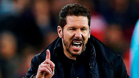 El 'Cholo' Simeone explotó contra el arbitraje durante el partido contra el Barcelona.