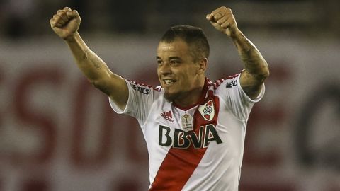 El jugador de River, Andrés D'Alessandro hizo una joya de gol ante The Strongest.
