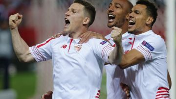 El festejo del Sevilla tras vencer en penaltis al Athletic en Europa League.