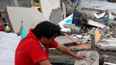 El mundo muestra condolencias a Ecuador tras fuerte terremoto.