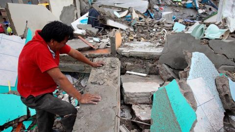 El mundo muestra condolencias a Ecuador tras fuerte terremoto.