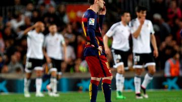 Messi anotó pero no pudo evitar la derrota del Barcelona con el Valencia.