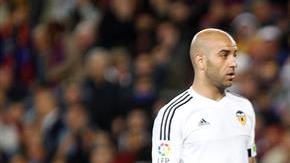 Tras el fallo, Gerard Piqué se llevó las manos al rostro de la vergüenza.