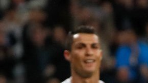 Luka Modric festeja su gol al Villarreal ante la mirada de Cristiano.