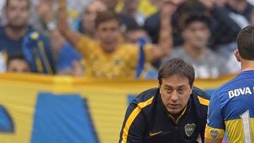 Fernando Gago yace en el pasto, lesionado en el Boca vs. River.