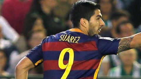 Luis Suárez extendió su ventaja sobre Cristiano con un gol ante el Betis.