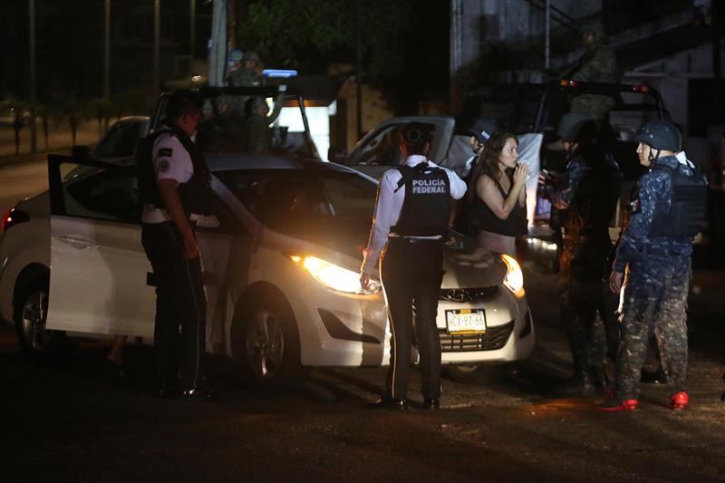 Comando atacó a policías federales.
