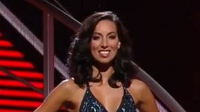 Setareh Khatibi y Anna Valencia en plenos nervios durante "Nuestra Belleza Latina VIP" segundos antes de saber quién sería eliminada.