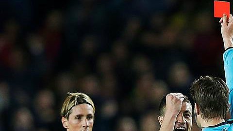 El Atlético recibió 8 tarjetas amarillas en su visita al Camp Nou.